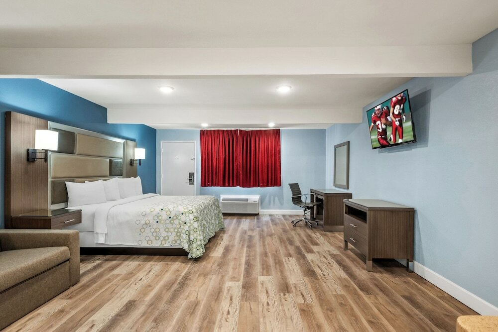 Фото Bonanza Inn & Suites