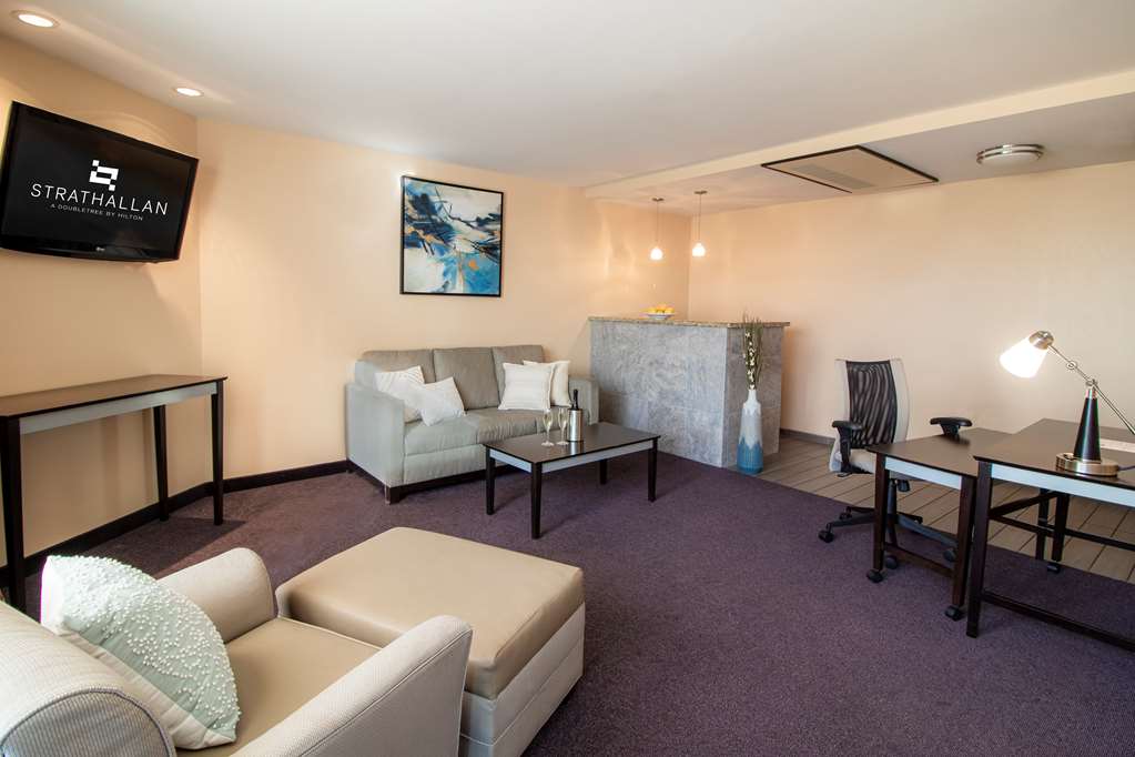 Фото The Strathallan Rochester Hotel & Spa- A DoubleTree by Hilton