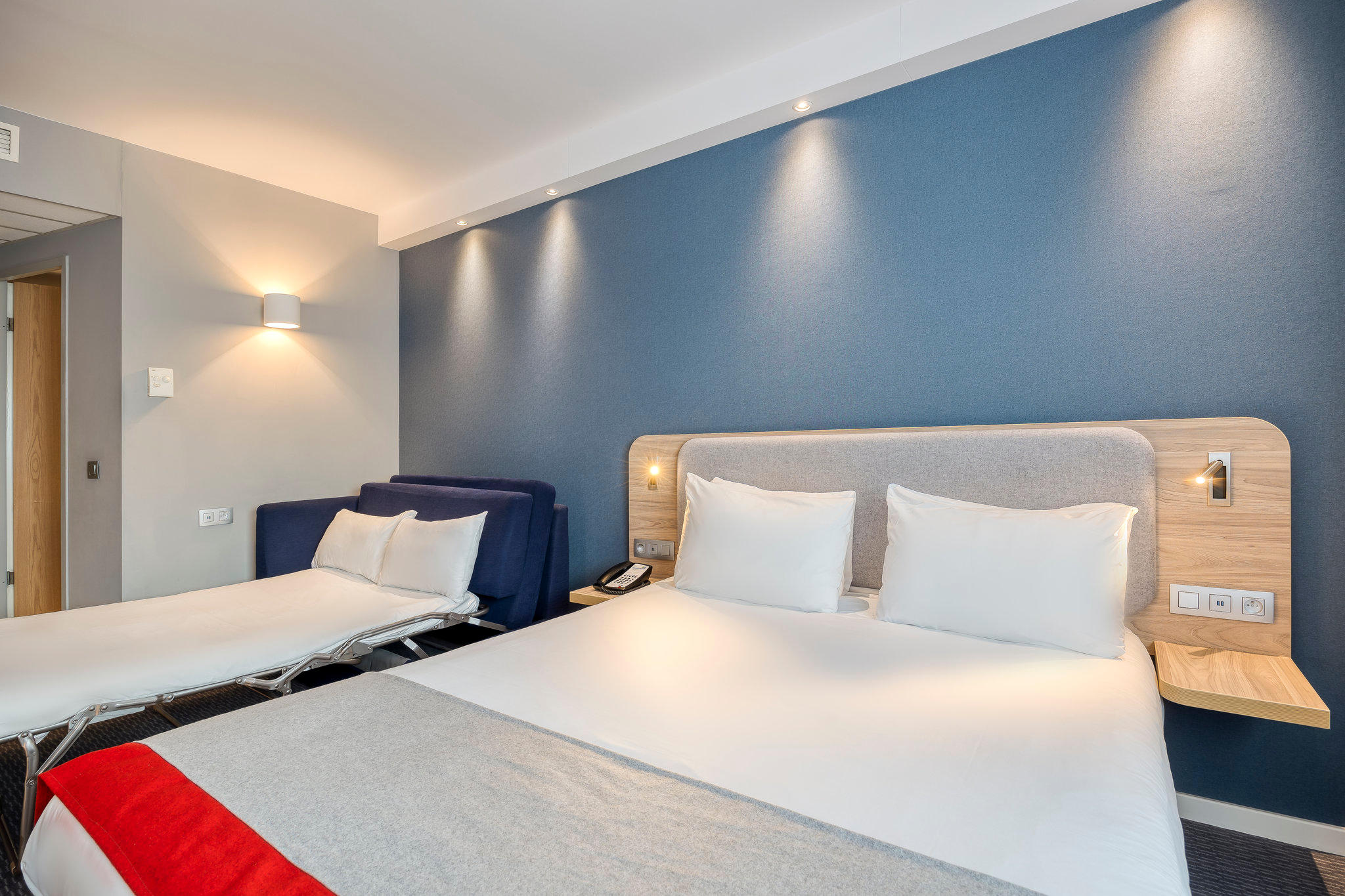 Фото Holiday Inn Express Mechelen City Centre an Ihg Hotel