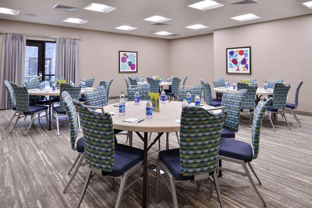 Фото Homewood Suites by Hilton Des Moines Airport