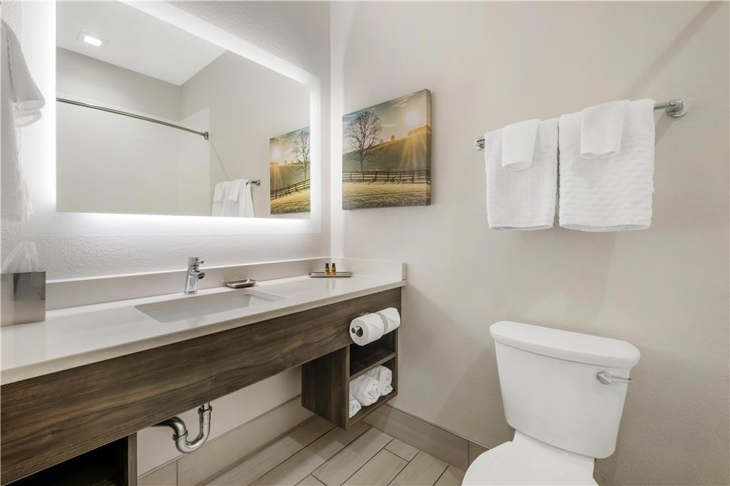 Фото B/w Plus Elizabethtown Inn & Suites