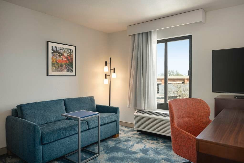 Фото Hampton Inn & Suites San Marcos