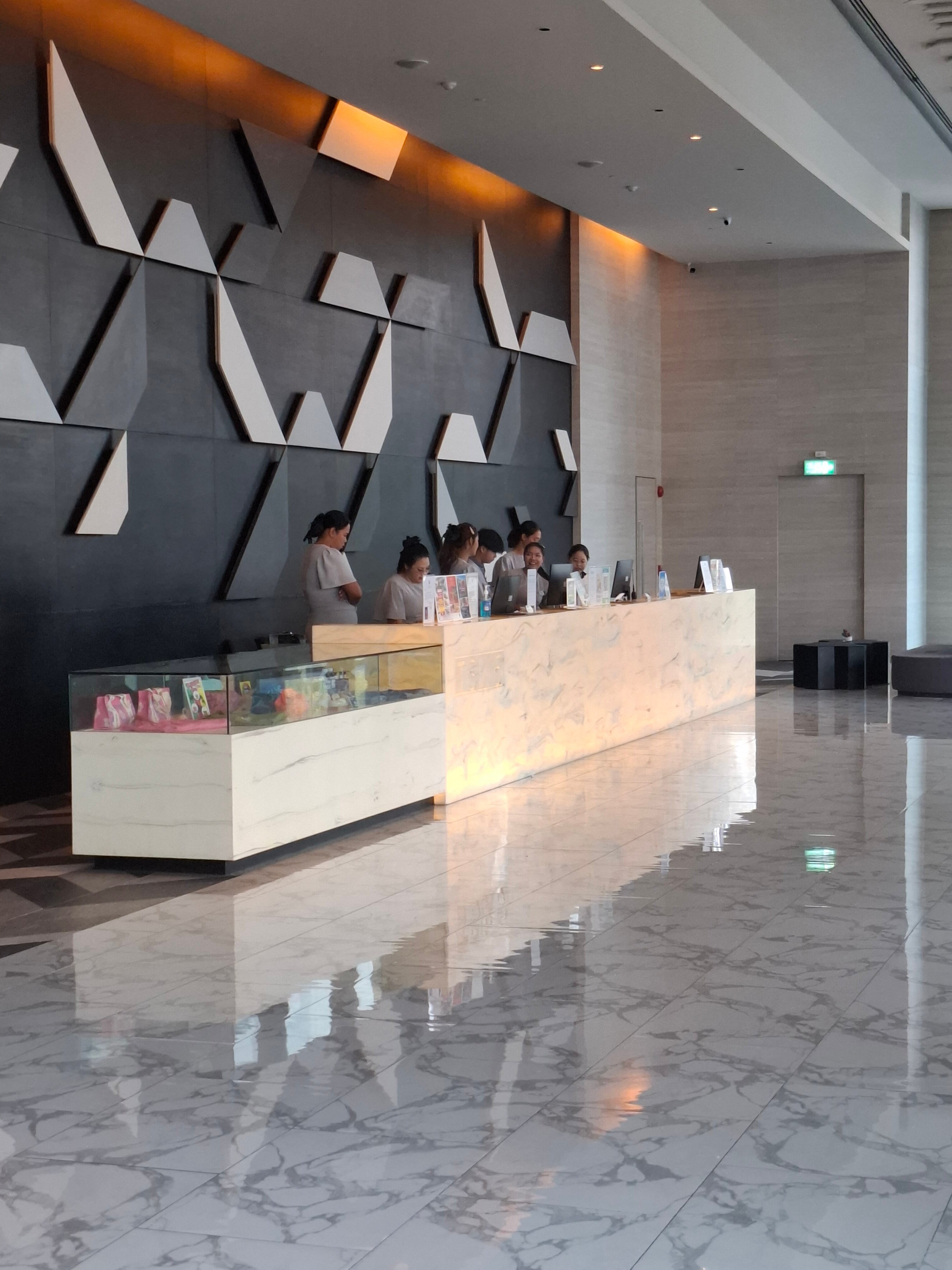 Фото Tsix5 Hotel