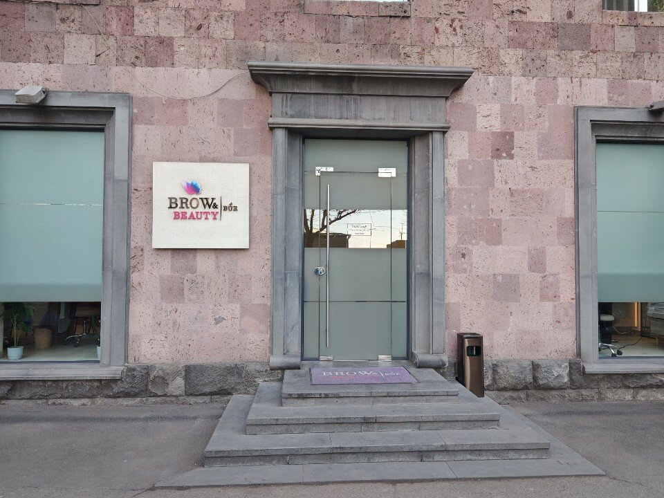 Brow & Beauty bar