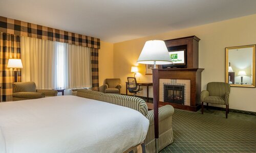 Гостиница Holiday Inn & Conference Center Marshfield, an Ihg Hotel в Маршфилде