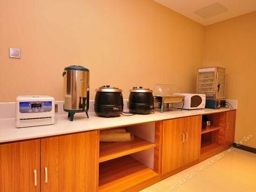 Гостиница 7 Days Premium Jinan Luokou Fuzhuang Cheng Wuyingshan North Road Branch в Цзинане