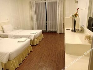 Гостиница Golden Dragon Resort в Сингбури