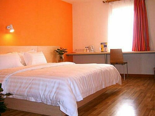 Гостиница 7Days Inn Kunming East Station Juhua Overpass в Куньмине