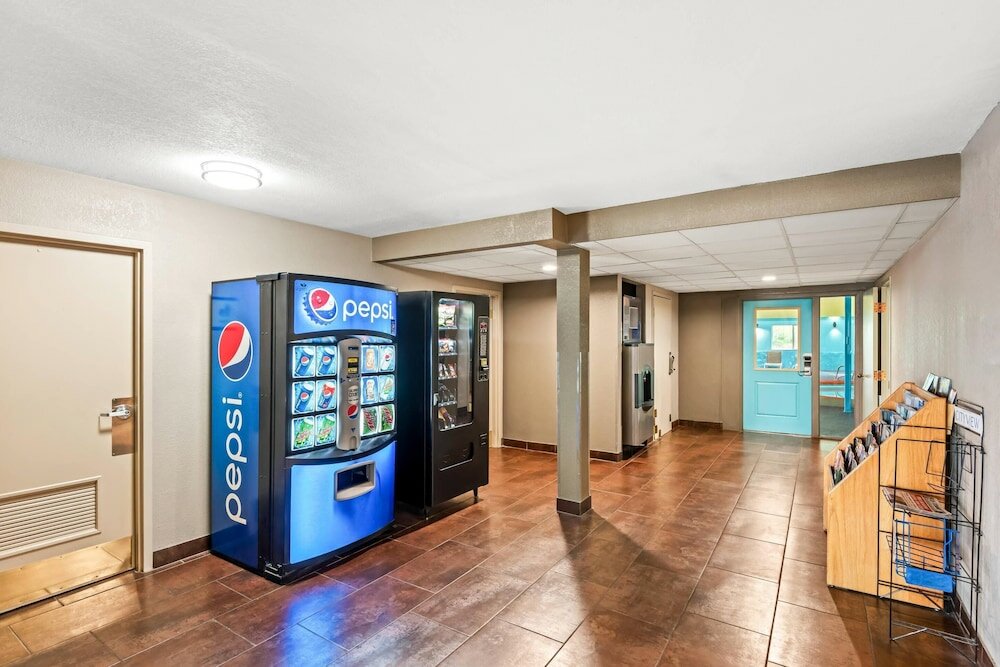 Фото Days Inn by Wyndham West Des Moines
