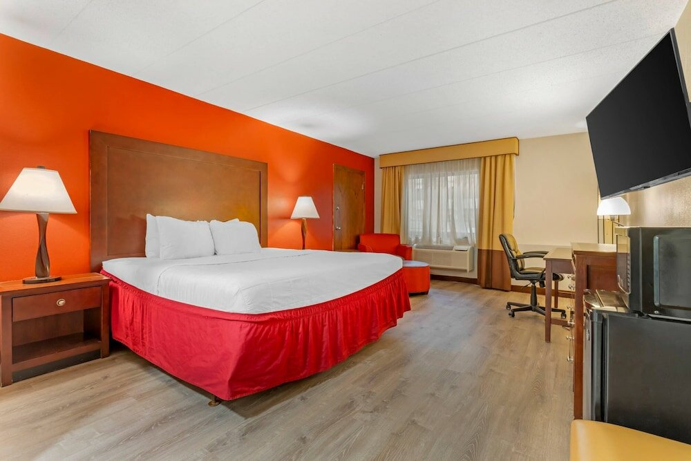 Фото Ramada Hotel & Conference Center by Wyndham Lansing