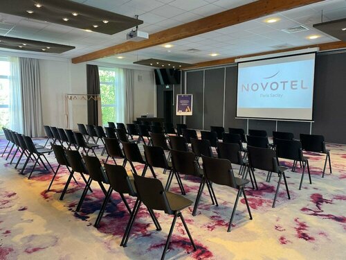 Гостиница Novotel Paris Saclay в Версале