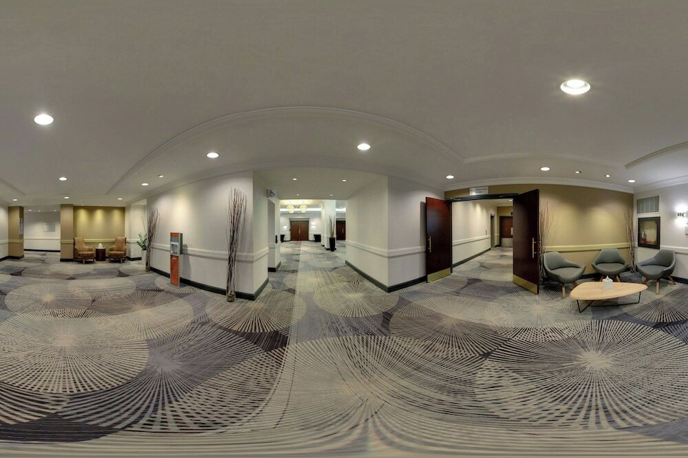 Фото Courtyard by Marriott Toronto Downtown