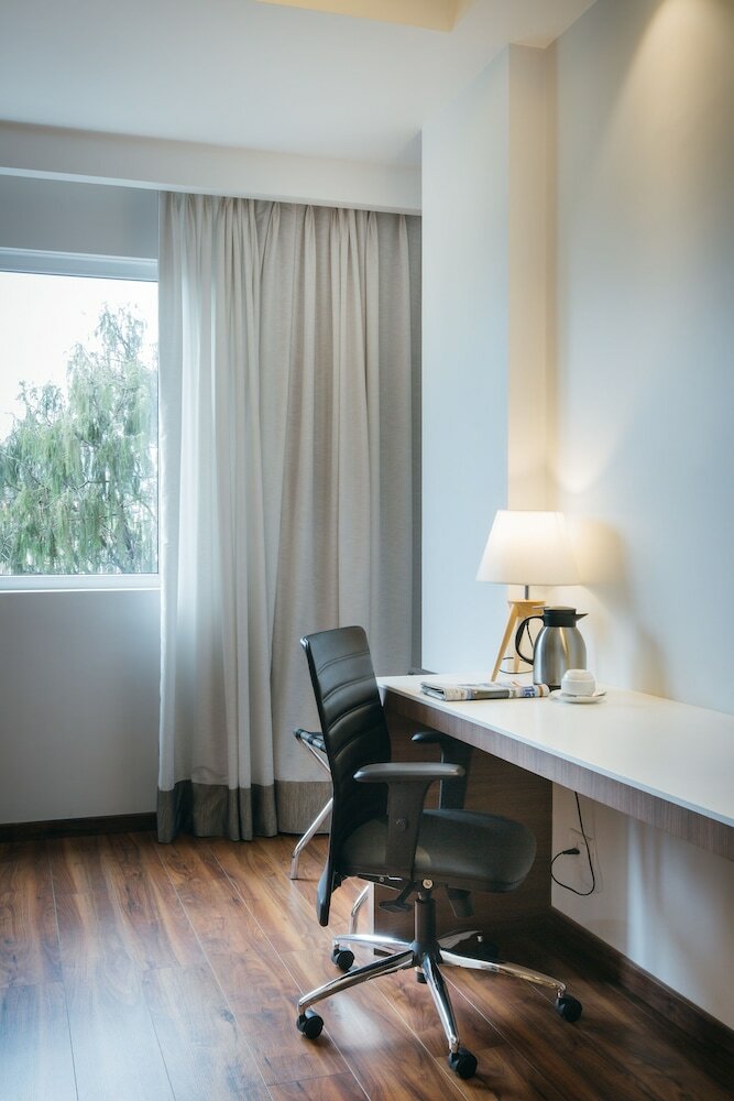 Фото Hotel Ambassador by Ace Hotels