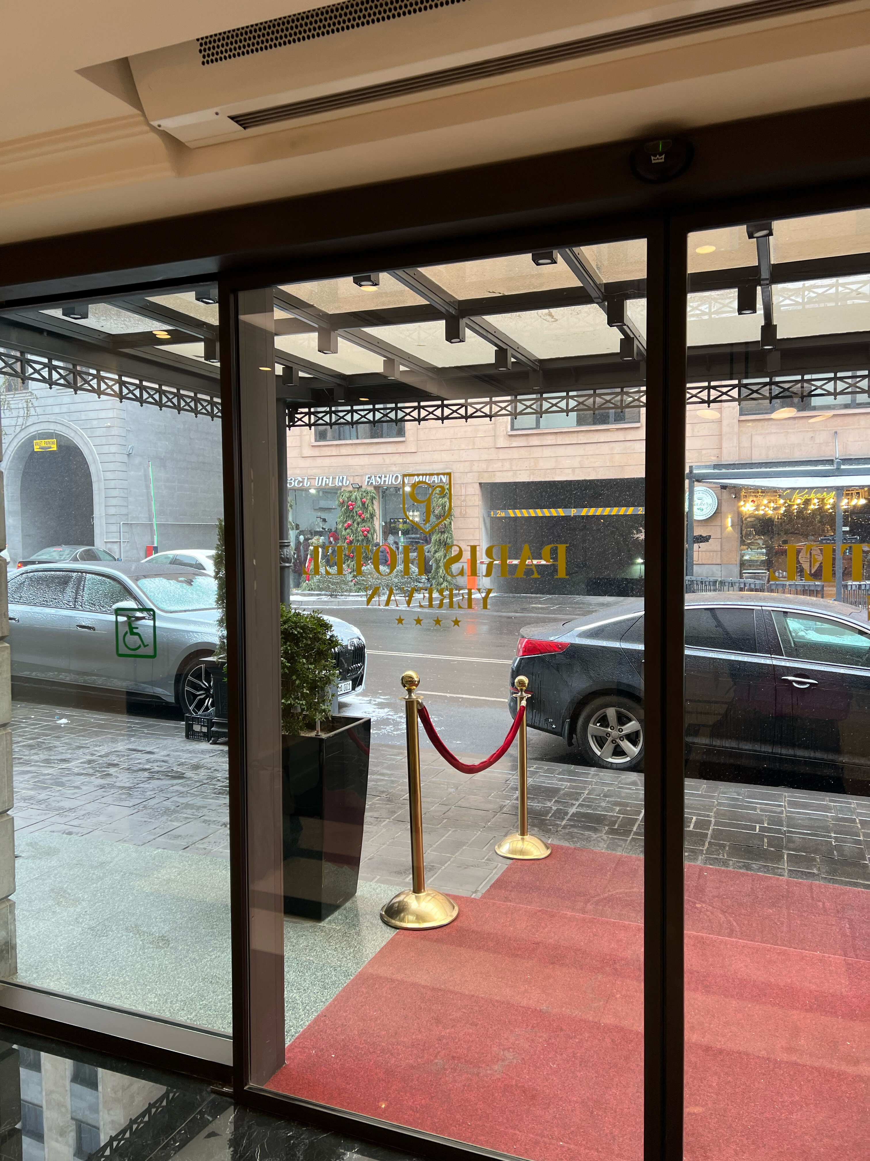 Фото Paris Hotel Yerevan