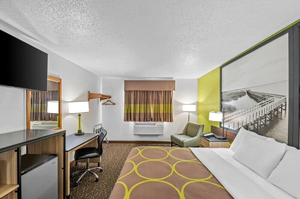 Фото Super 8 by Wyndham Franklin
