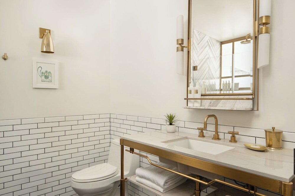 Фото Halcyon - a hotel in Cherry Creek