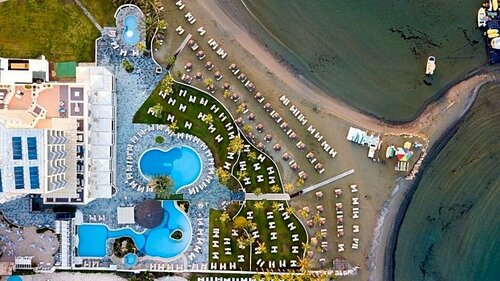Гостиница Golden Bay Beach Hotel в Ларнаке
