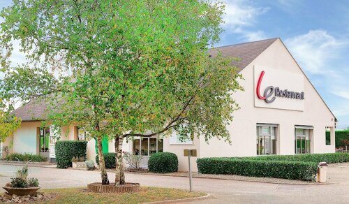 Гостиница Hotel Campanile Bourges Nord- Saint Doulchard в Вьерзоне