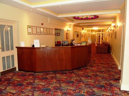 Гостиница Three Queens Hotel в Бертон-апон-Трент