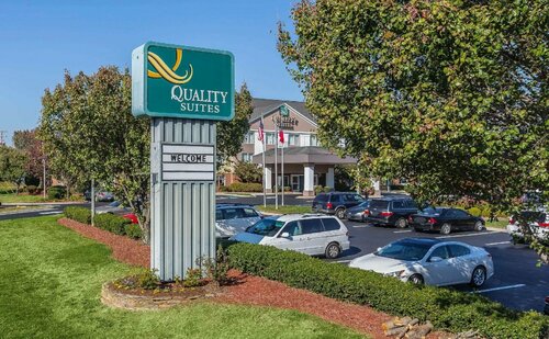 Гостиница Quality Suites Pineville - Charlotte в Шарлотте