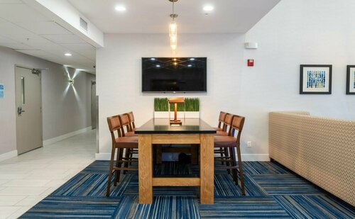 Гостиница Holiday Inn Express & Suites Lake Forest, an Ihg Hotel в Лейк Форест