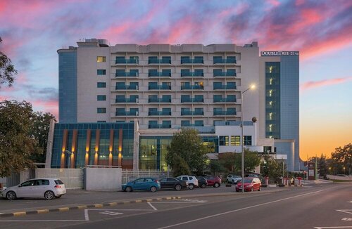 Гостиница DoubleTree by Hilton Oradea в Орадя