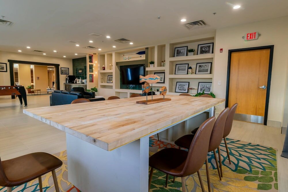 Фото Gateway Hotel & Suites, Ascend Hotel Collection