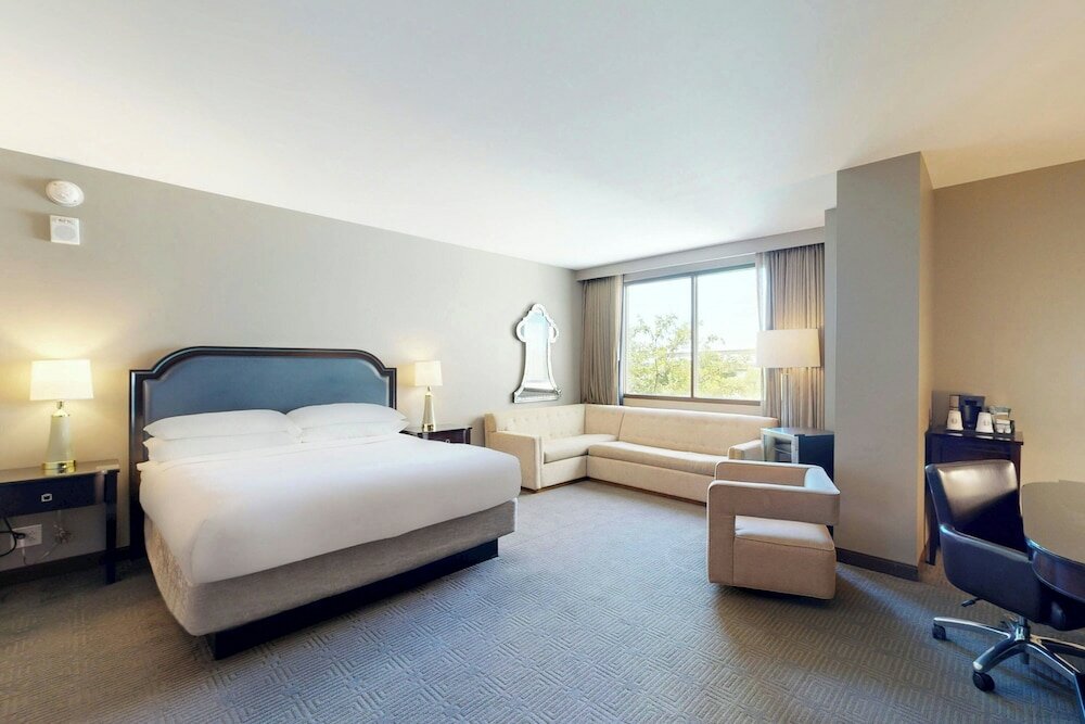 Фото Sheraton McKinney Hotel