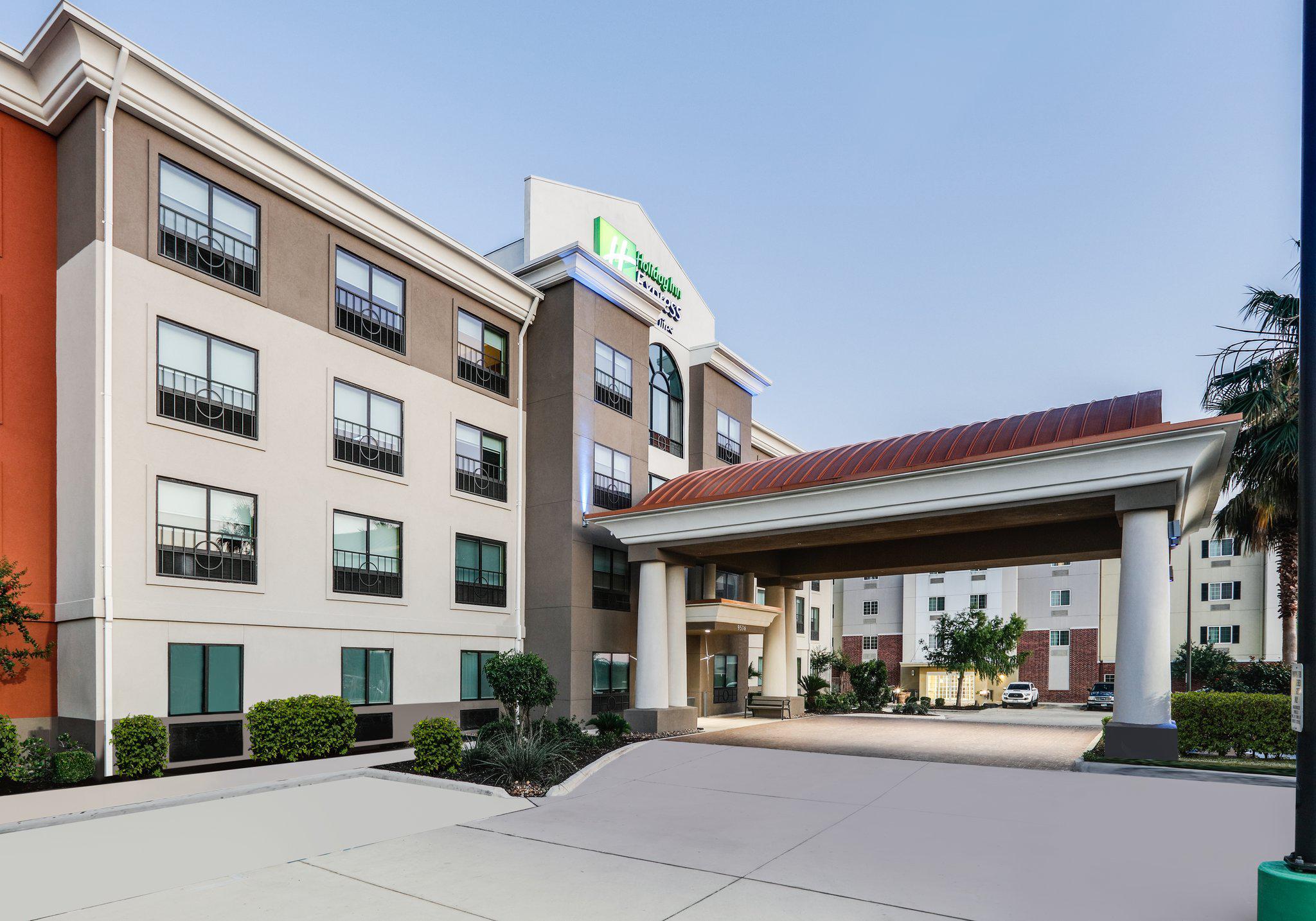 Фото Holiday Inn Express Hotel & Suites Near Seaworld, an Ihg Hotel