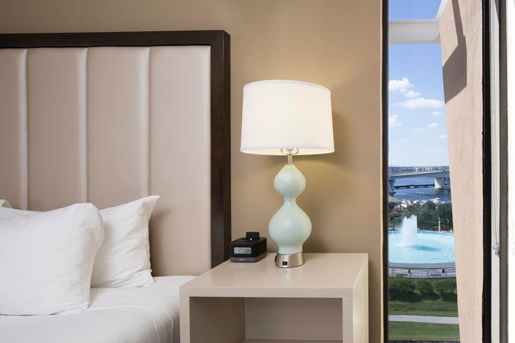 Фото DoubleTree by Hilton Hotel Jacksonville Riverfront