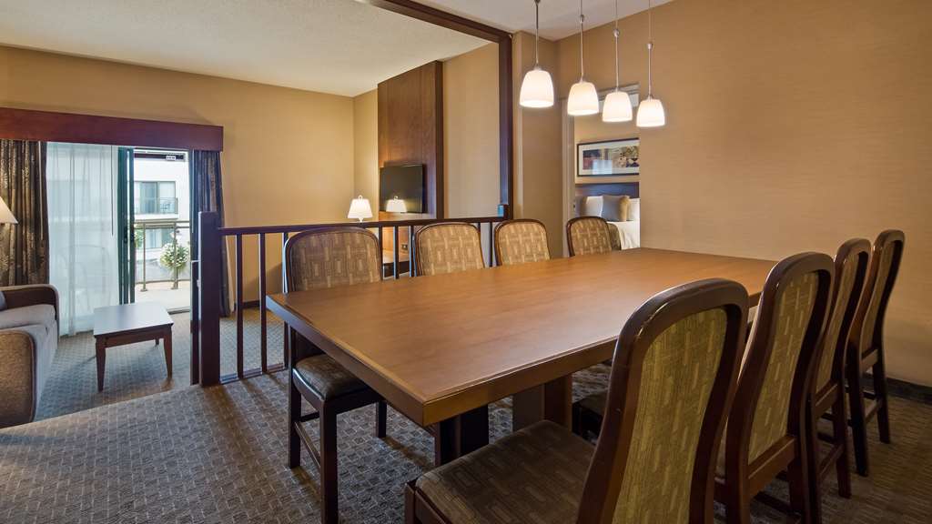 Фото Best Western Plus Lamplighter Inn & Conference Centre