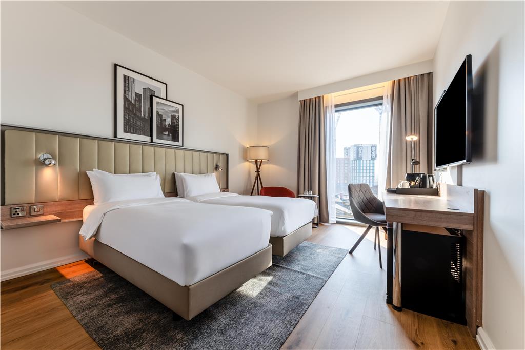 Фото Radisson Hotel Manchester City Centre, A Verified Net Zero Hotel