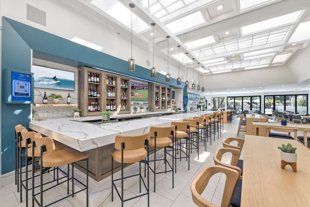 Фото Hilton Irvine Orange County Airport