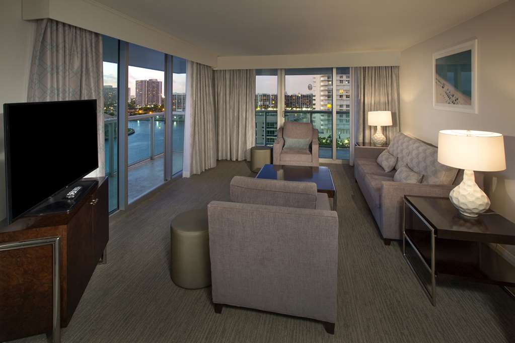 Фото DoubleTree Resort by Hilton Hollywood Beach