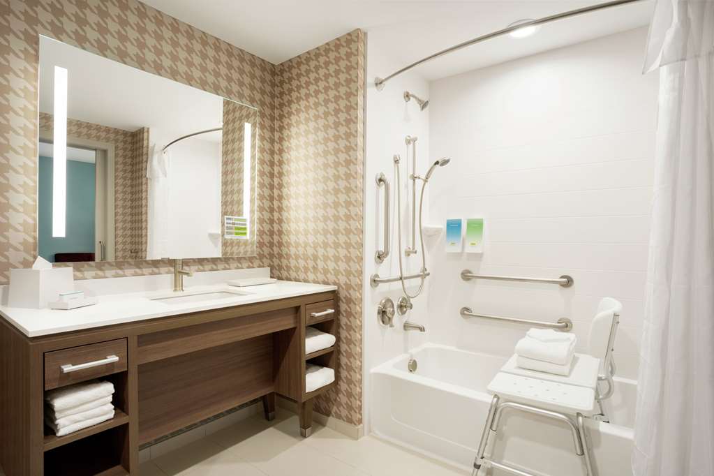 Фото Home2 Suites by Hilton Warminster Horsham