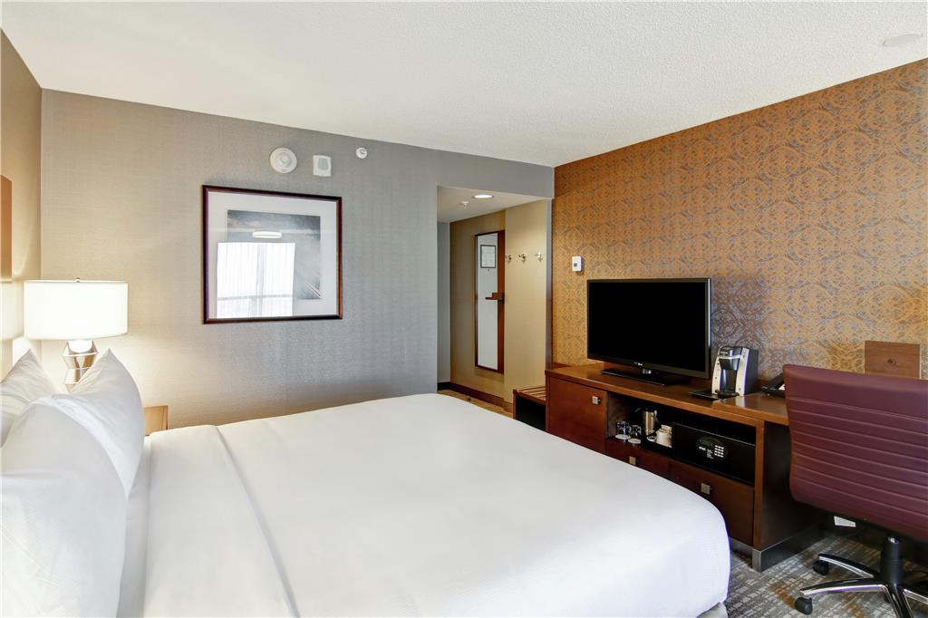 Фото DoubleTree by Hilton West Edmonton