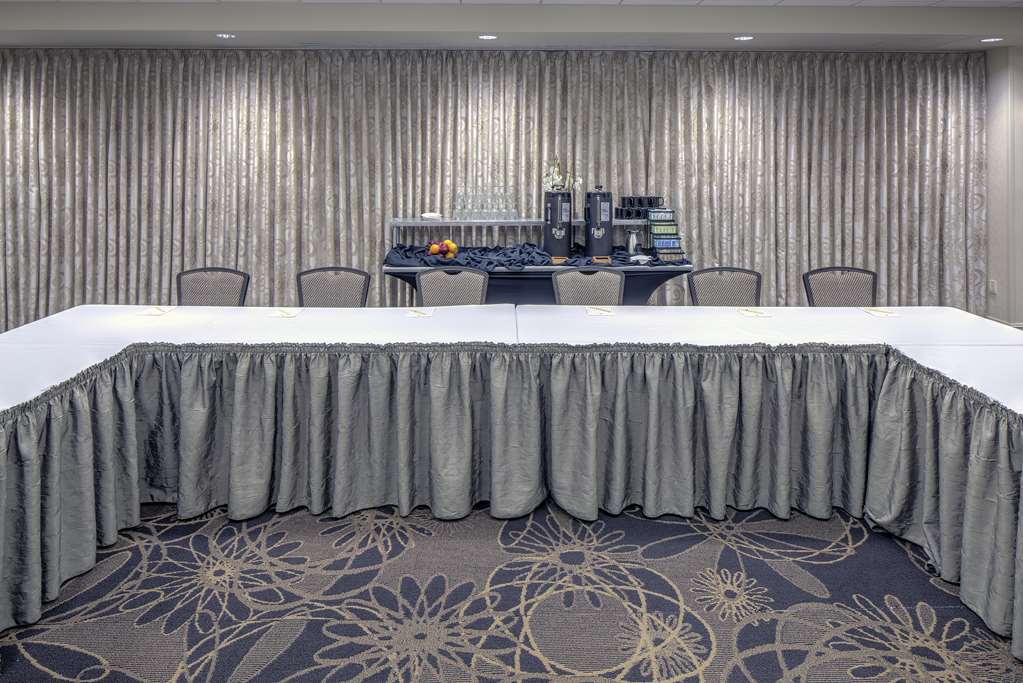 Фото DoubleTree by Hilton Madison Downtown