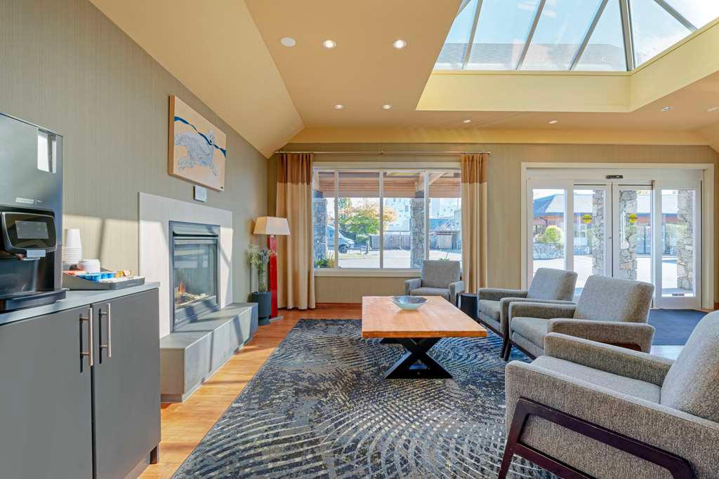 Фото Best Western Plus Emerald Isle Hotel