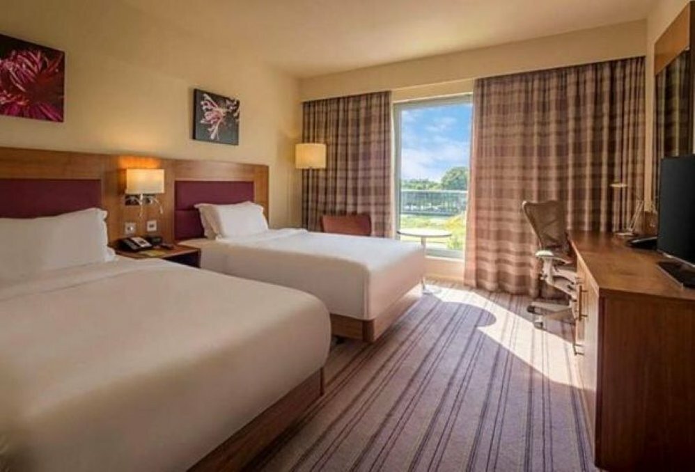 Фото Hilton Garden Inn Luton North