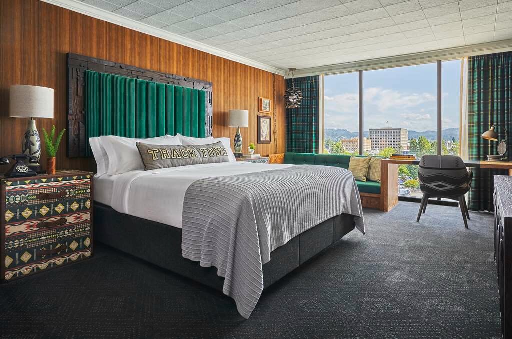 Фото Graduate Eugene