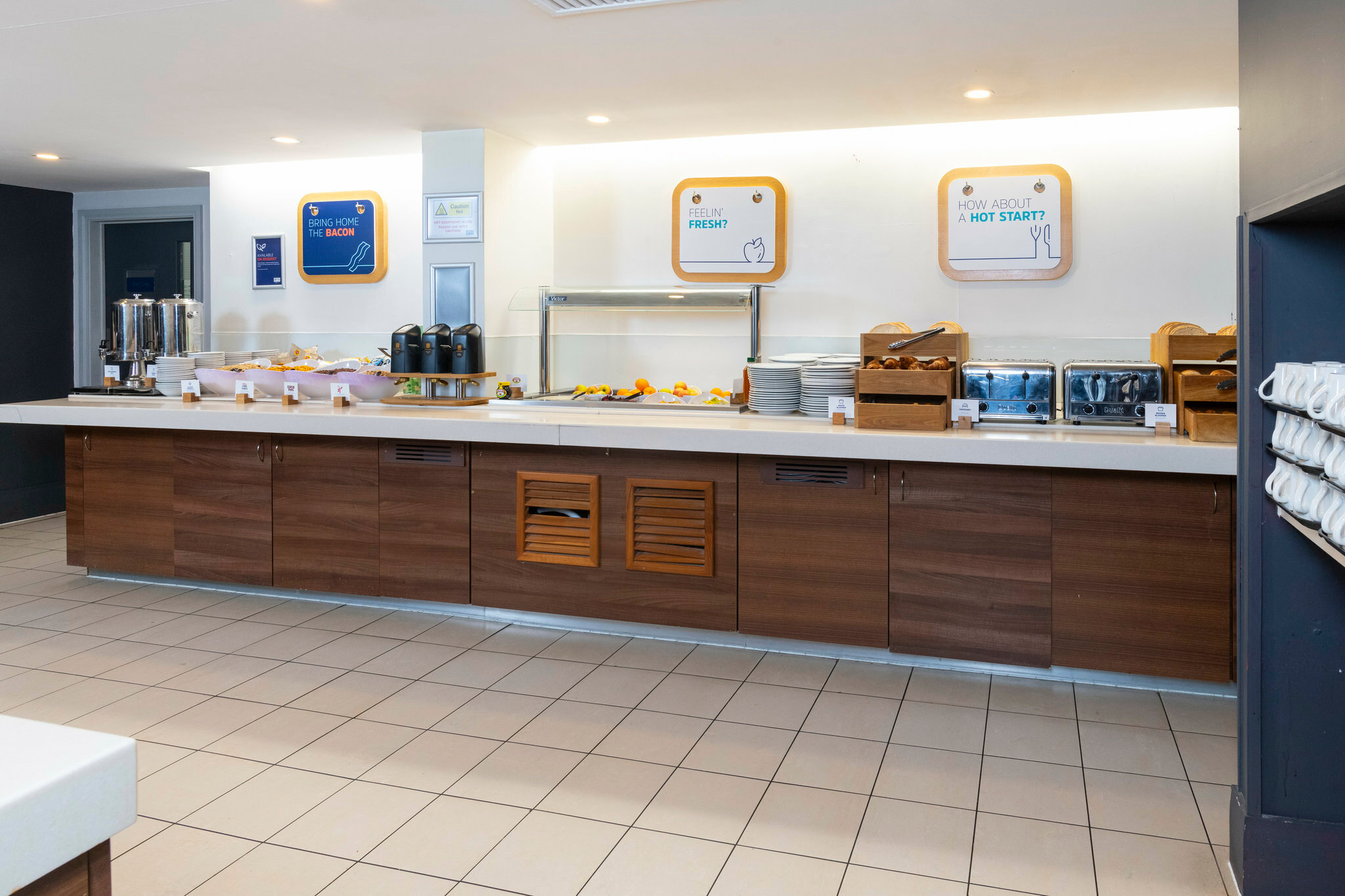 Фото Holiday Inn Express Milton Keynes, an Ihg Hotel