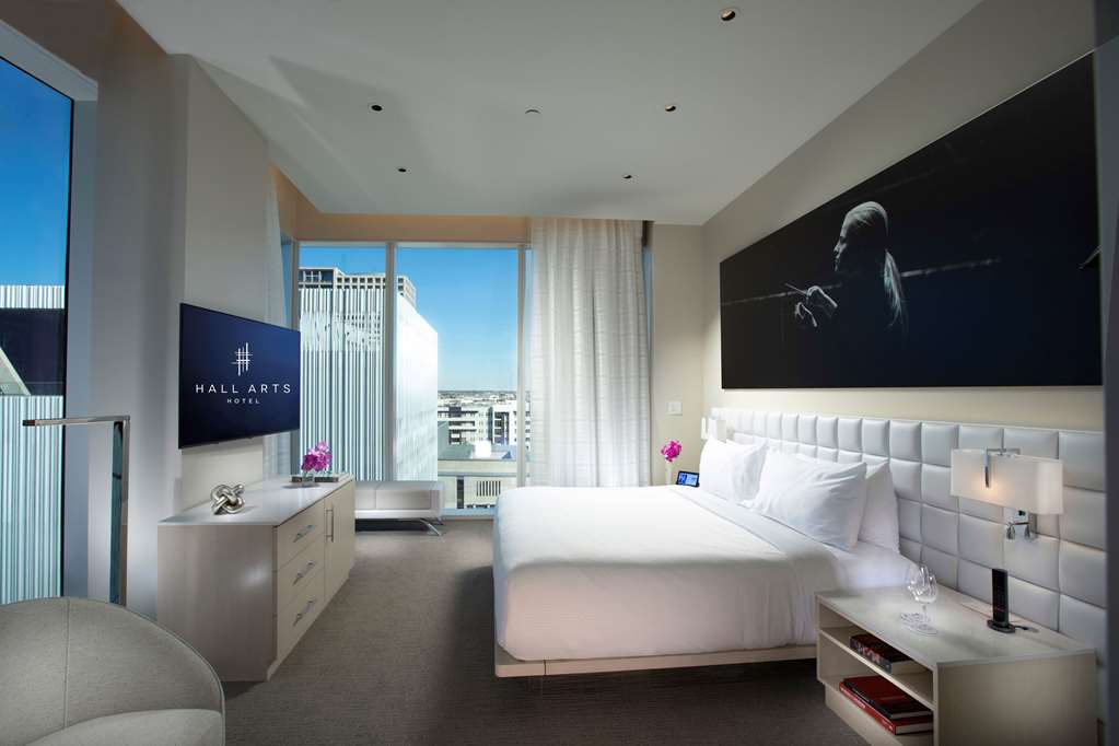 Фото Hall Arts Hotel Dallas, Curio Collection by Hilton