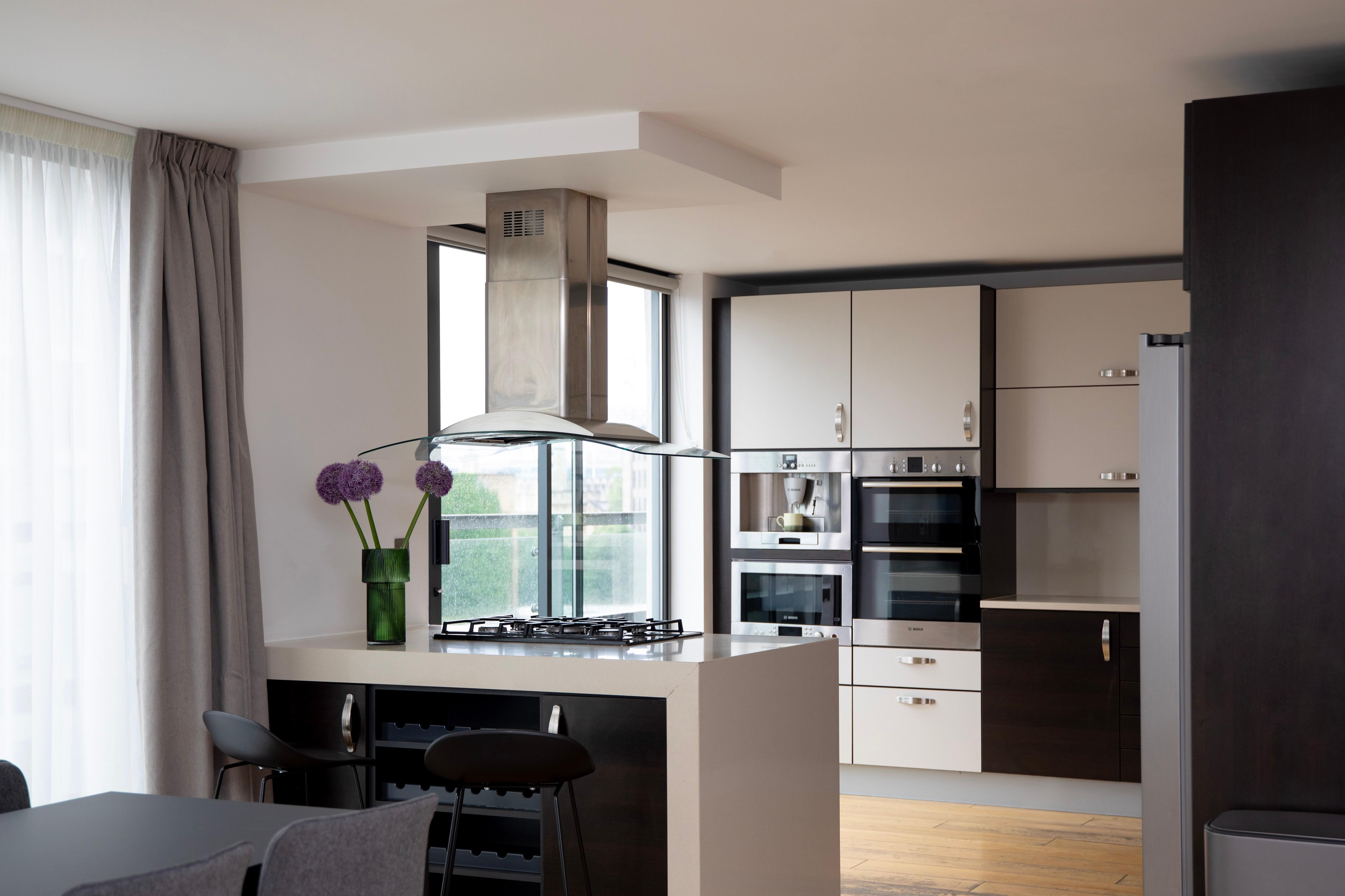 Фото Bob W Tower Hill Studios