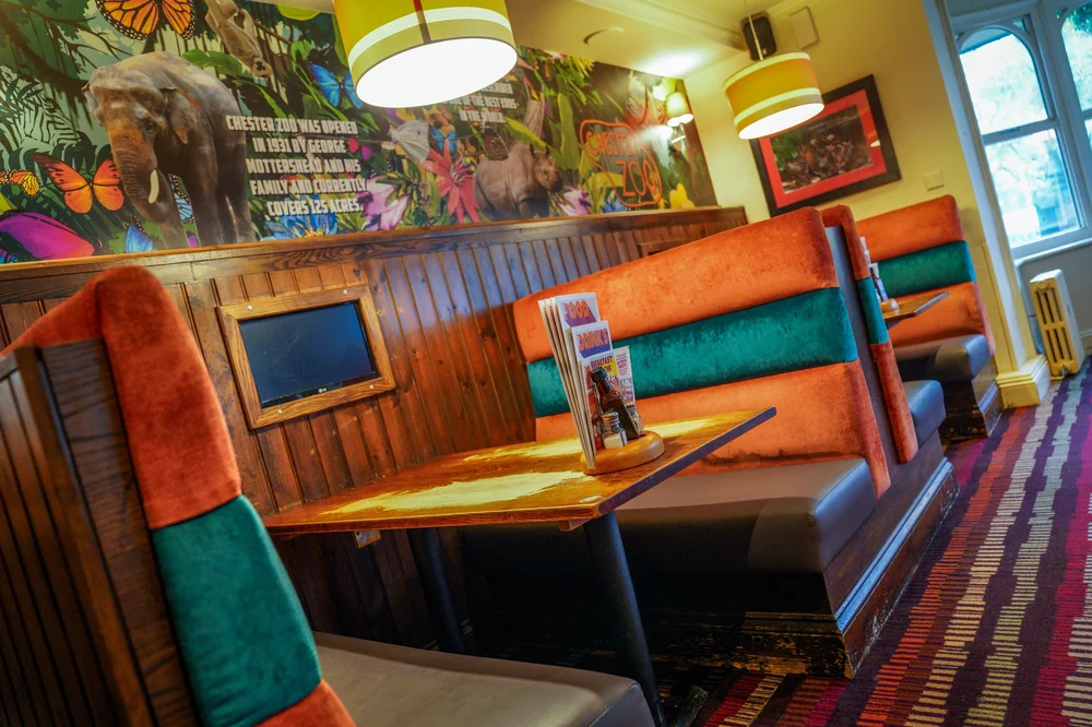 Фото Oaklands Hotel