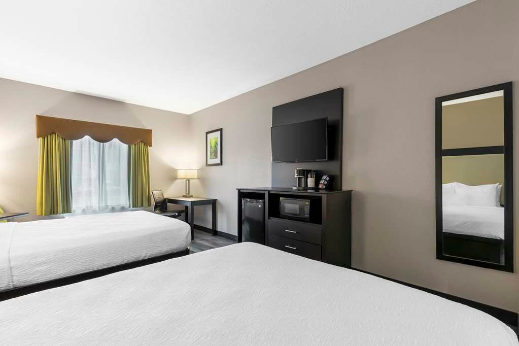 Фото Best Western Plus Des Moines West Inn & Suites