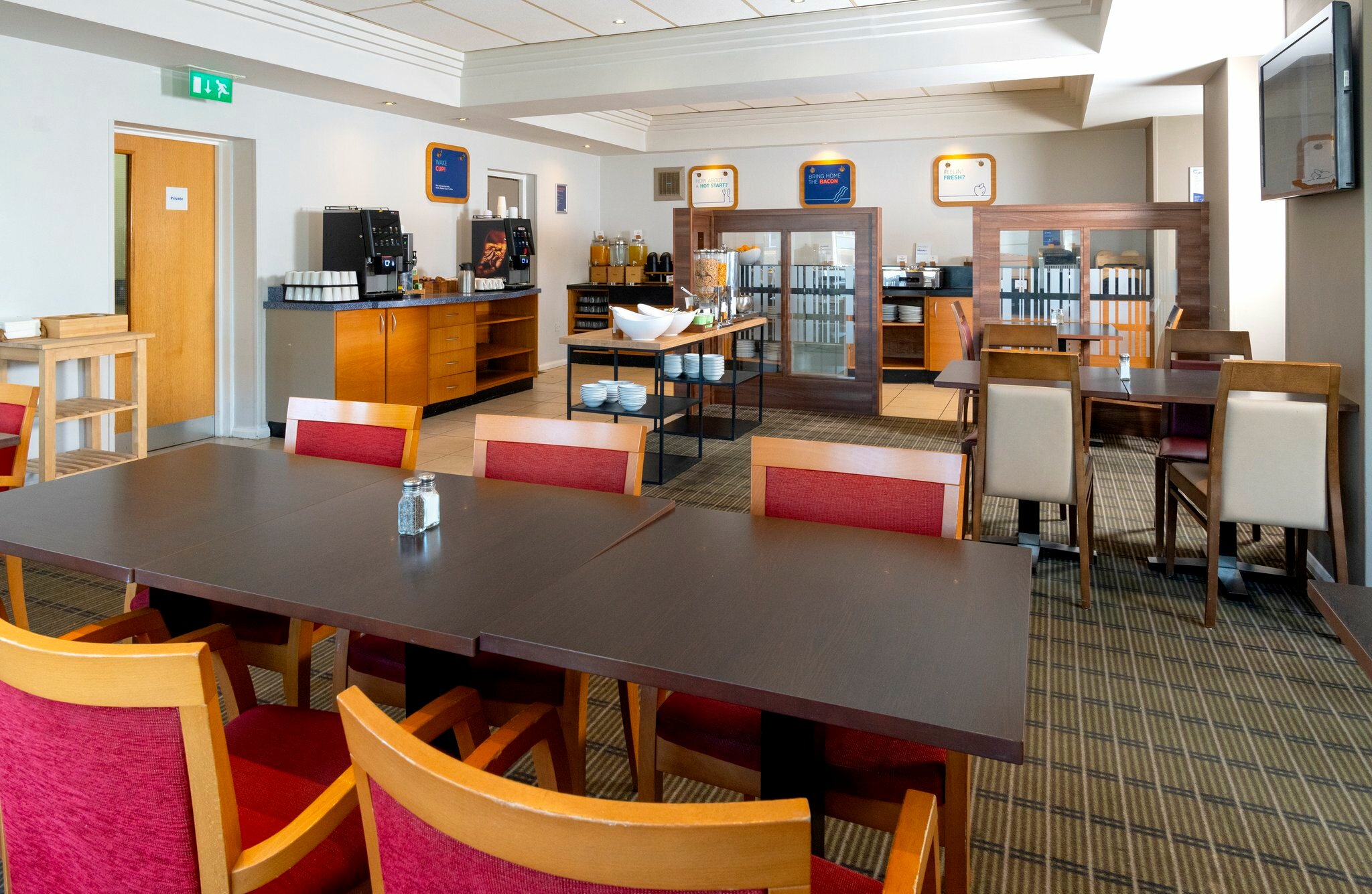 Фото Holiday Inn Express London Chingford