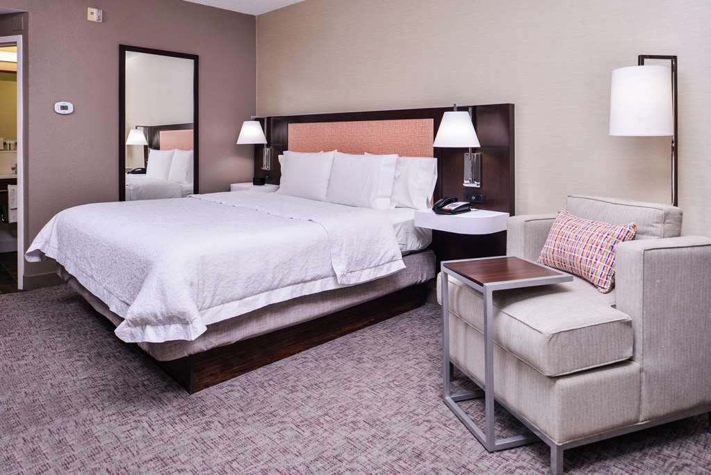 Фото Hampton Inn Albuquerque University Midtown