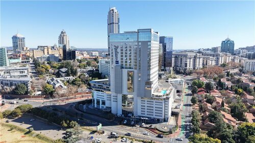 Гостиница Radisson Blu Hotel, Sandton Johannesburg в Йоханнесбурге