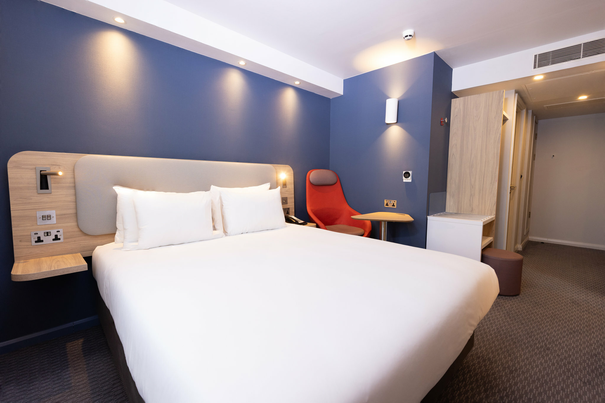 Фото Holiday Inn Express Windsor, an Ihg Hotel