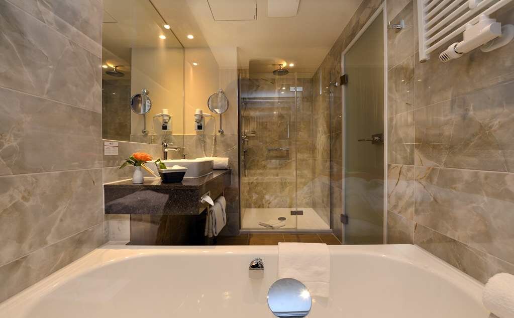 Фото Best Western Plus Delta Park Hotel